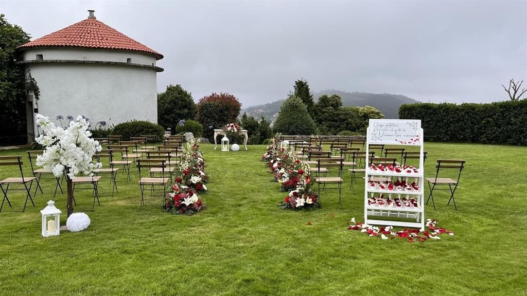 Elaboramos la decoración floral perfecta para su boda. ¡Llámenos!