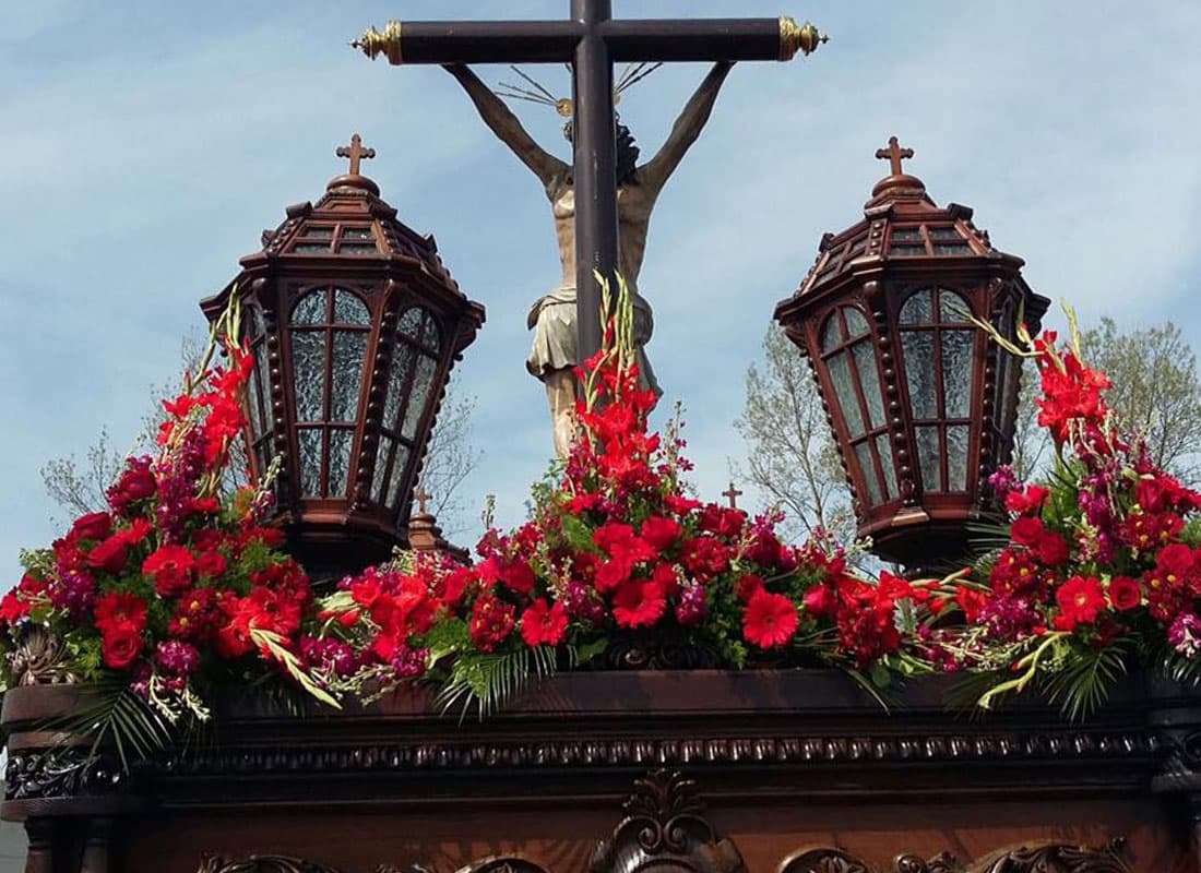 Decoración de tronos en Semana Santa